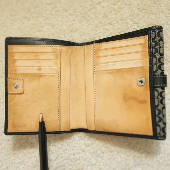 Coach Signature Canvas Wallet - Picture 2 of 6